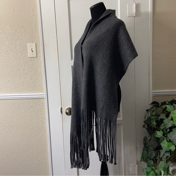 Lucky Brand Soft w/ Long Fringe Scarf/Wrap - Picture 3 of 10